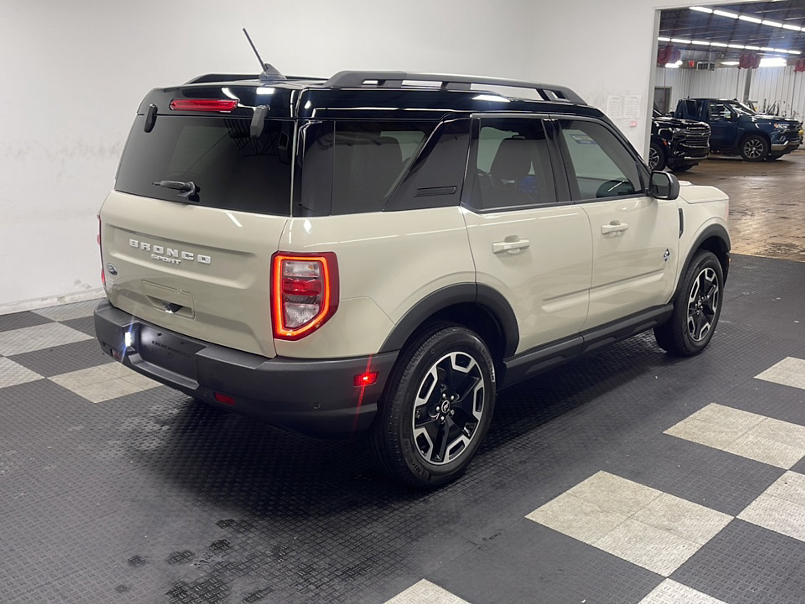 Used 2024 Ford Bronco Sport Outer Banks AWD/4WD image 19