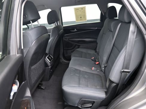 Used 2017 Kia Sorento LX w/ LX Convenience Package FWD image 10