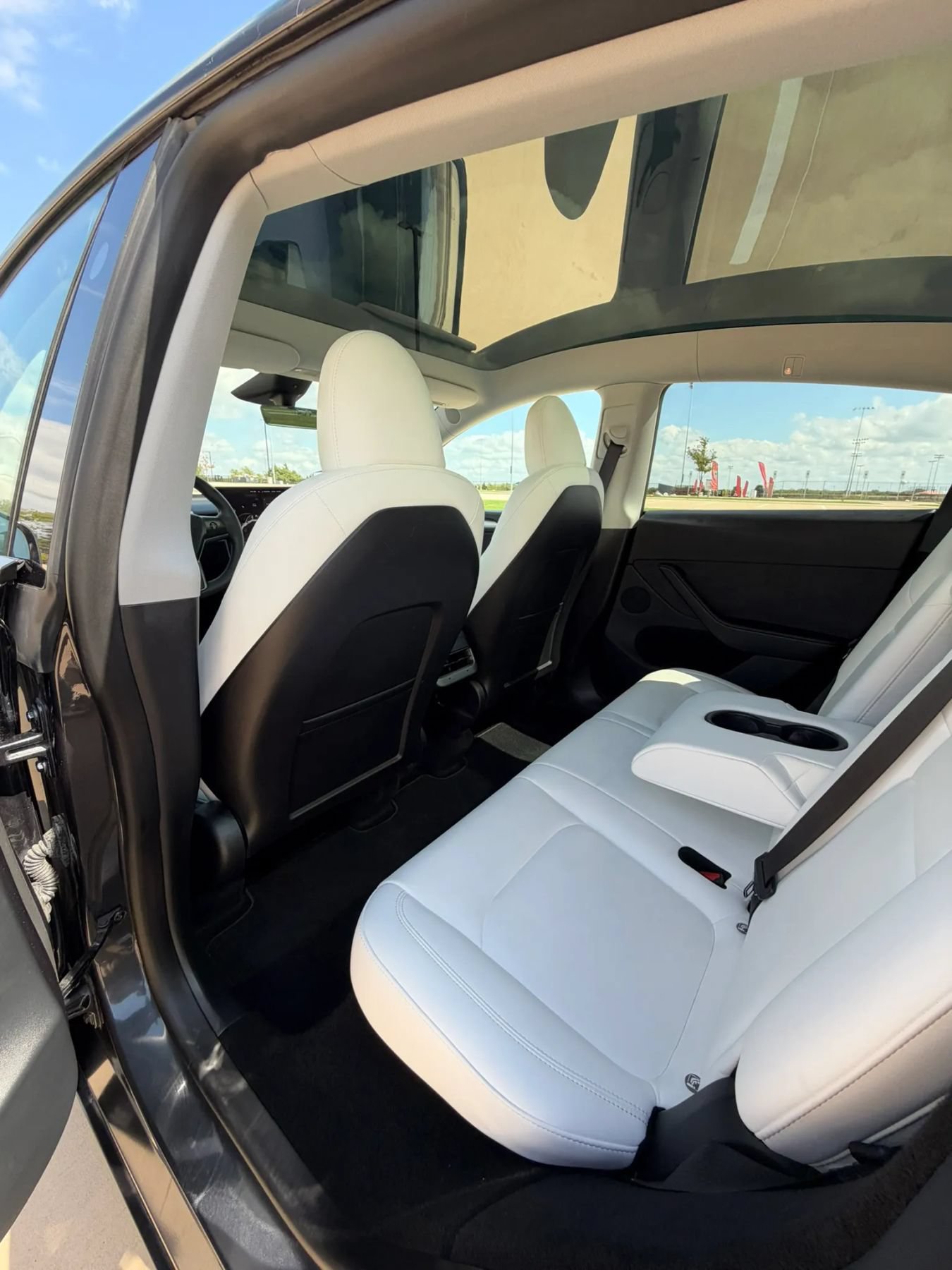 Used 2024 Tesla Model Y Long Range AWD/4WD image 17