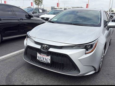 Used 2022 Toyota Corolla LE FWD image 1