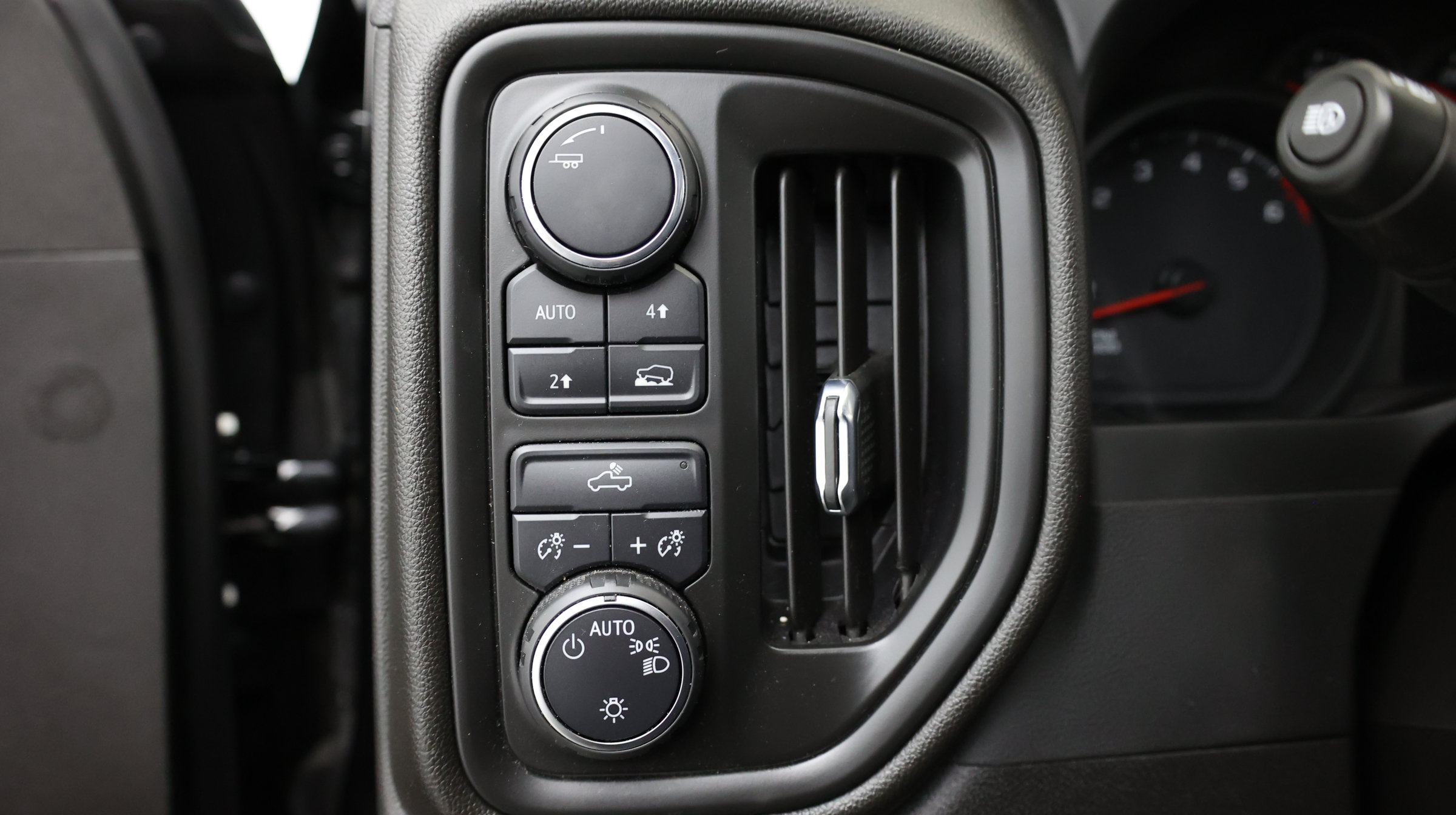 Used 2023 Chevrolet Silverado 1500 Custom AWD/4WD image 23
