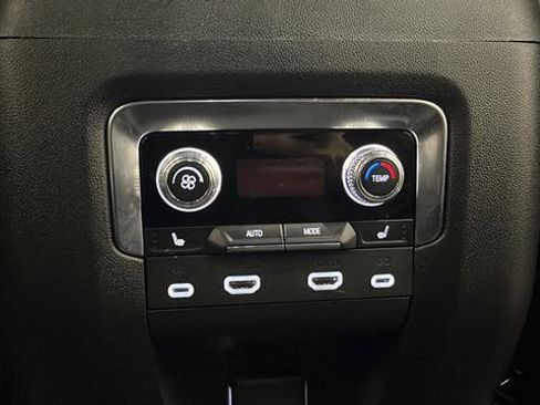 Used 2024 GMC Yukon XL Denali w/ Denali Reserve Package image 38