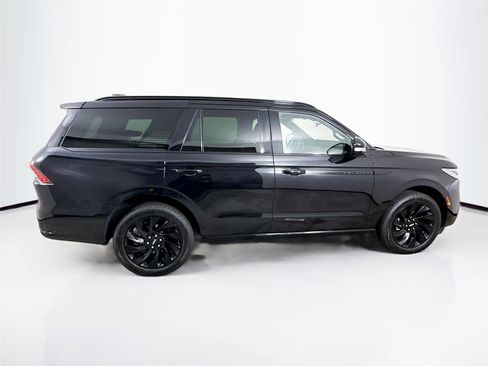 Used 2025 Lincoln Navigator Reserve w/ Jet Appearance Package image 8