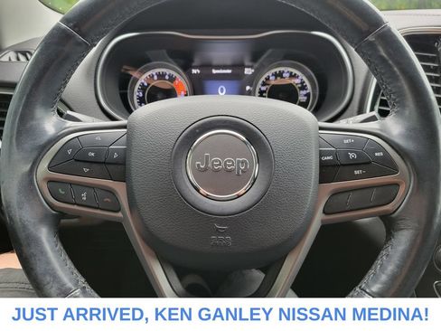 Used 2019 Jeep Cherokee Limited AWD/4WD image 12