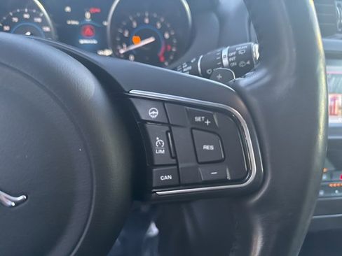 Used 2018 Jaguar F-PACE Premium image 13