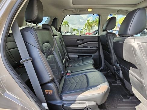 Used 2023 Nissan Pathfinder Platinum w/ Cargo Package image 13
