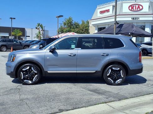 Used 2024 Kia Telluride S image 2