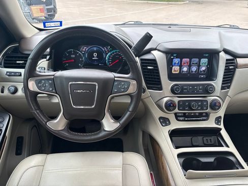 Used 2019 GMC Yukon Denali w/ Denali Ultimate Package AWD/4WD image 12