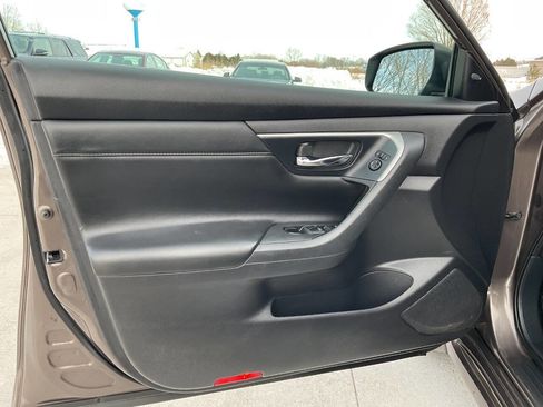 Used 2015 Nissan Altima 2.5 SV w/ Convenience Package image 25