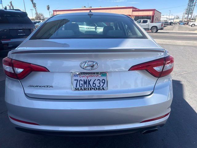 Used 2015 Hyundai Sonata SE w/ Option Group 02 FWD image 3