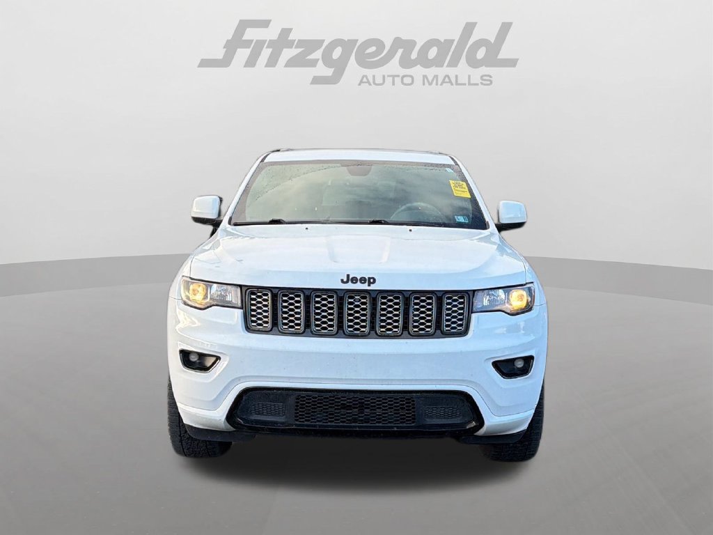 Used 2017 Jeep Grand Cherokee Altitude AWD/4WD image 2