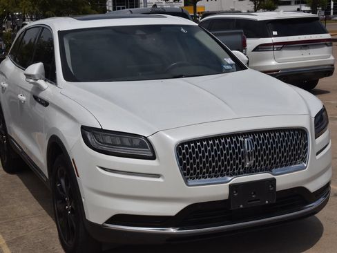 Used 2023 Lincoln Nautilus Reserve w/ Equipment Group 201A FWD image 4
