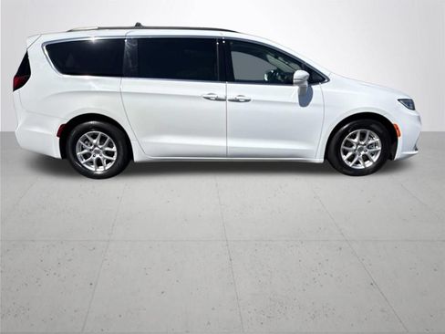 Used 2022 Chrysler Pacifica Touring-L FWD image 5