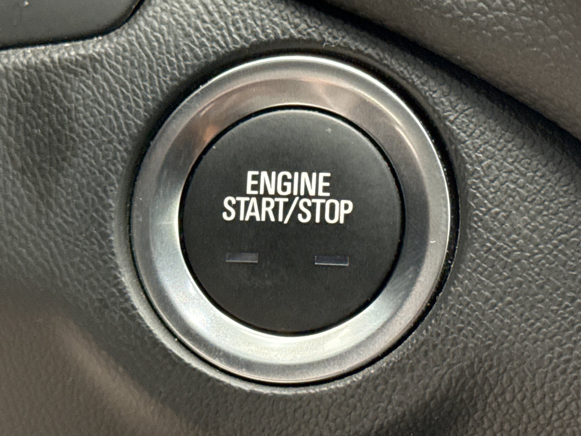 Used 2023 Chevrolet Equinox LT FWD image 19