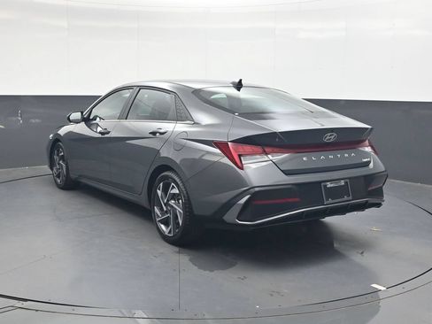 Used 2025 Hyundai Elantra Limited FWD image 6