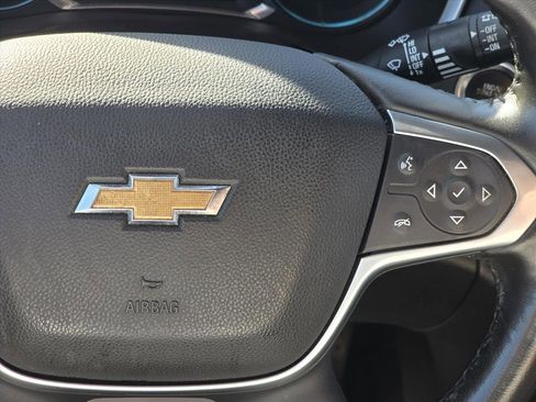 Used 2022 Chevrolet Traverse LT image 17