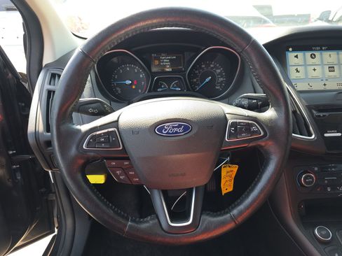 Used 2017 Ford Focus SEL w/ Cold Weather Package image 11