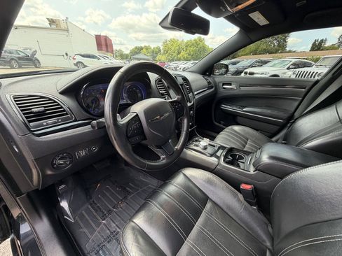 Used 2019 Chrysler 300 S AWD/4WD image 15