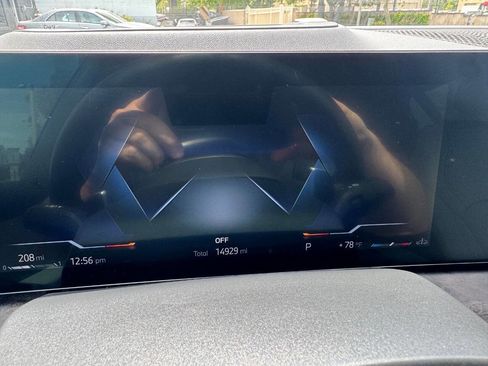 Used 2024 BMW X7 xDrive40i w/ M Sport Package image 23