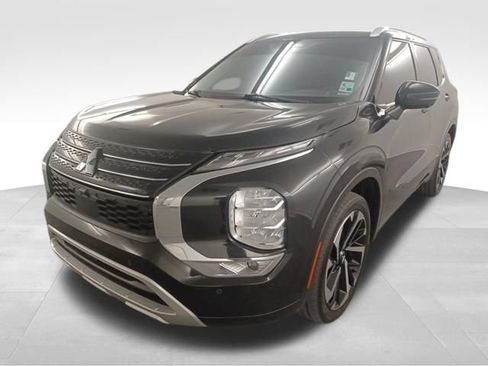 Used 2023 Mitsubishi Outlander SEL FWD image 3