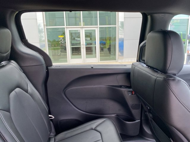 New 2027 Chrysler Pacifica Select FWD image 22