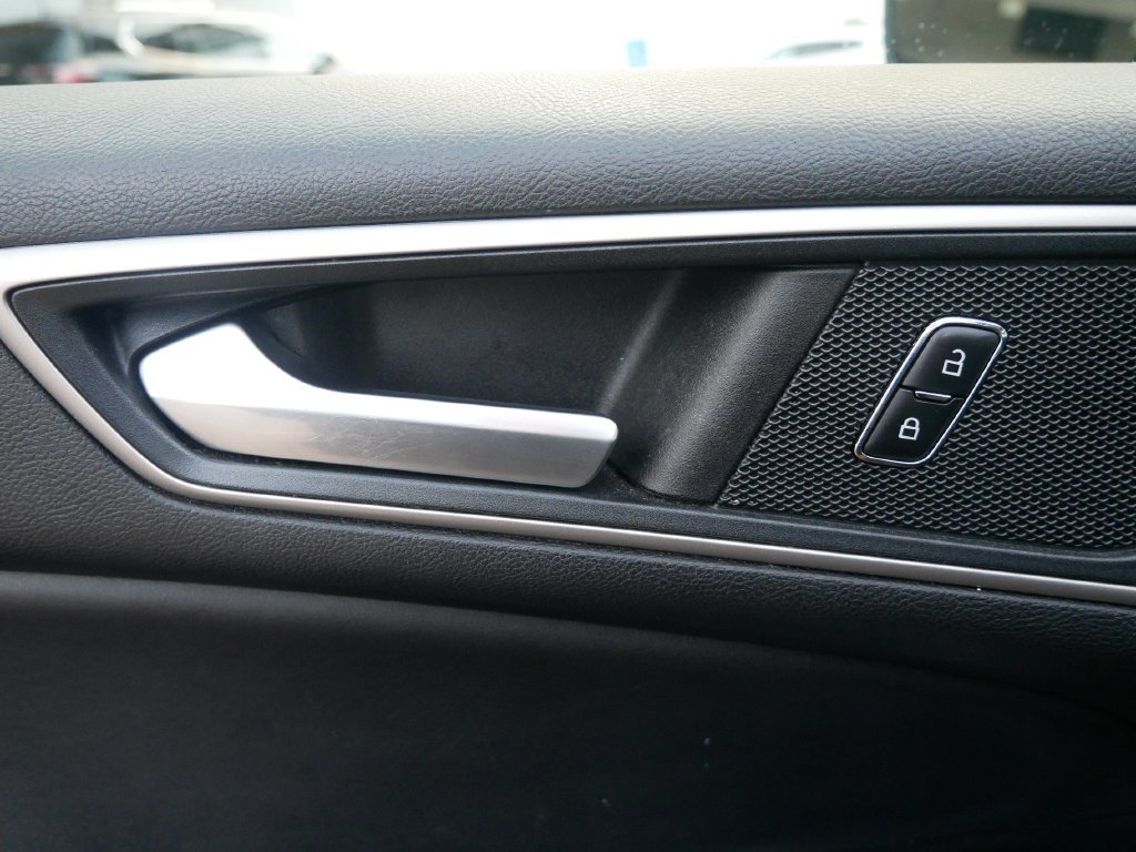 Used 2019 Ford Edge SEL w/ Equipment Group 201A FWD image 14