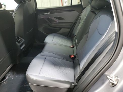 New 2025 Volkswagen Tiguan SE image 31