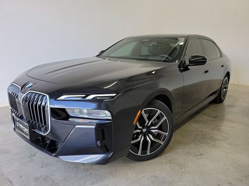 Used 2025 BMW 740i RWD image 32
