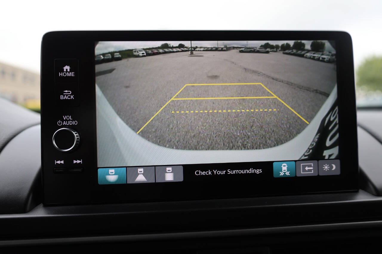 Used 2025 Honda Pilot Touring image 23