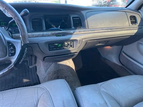 Used 2000 Ford Crown Victoria LX RWD image 15