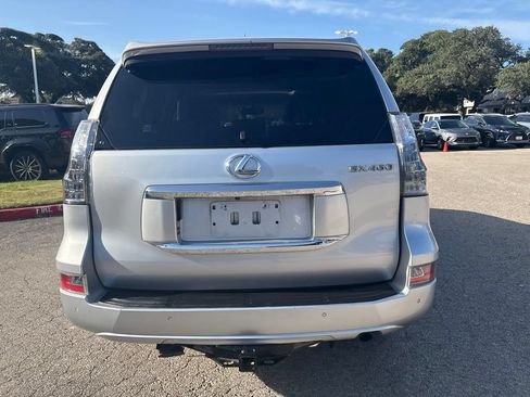 Used 2018 Lexus GX 460 Premium w/ Premium Package AWD/4WD image 4