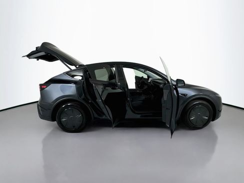 Used 2026 Tesla Model Y 2WD image 32