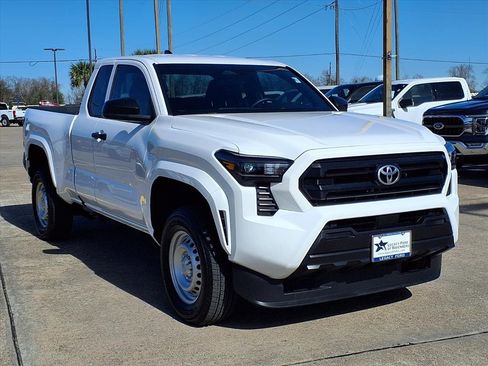 Used 2025 Toyota Tacoma SR image 7