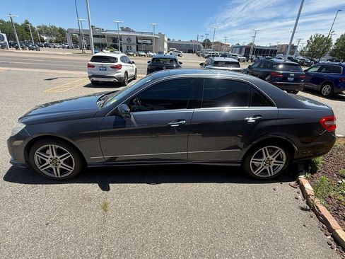 Used 2010 Mercedes-Benz E 550 4MATIC Sedan image 4