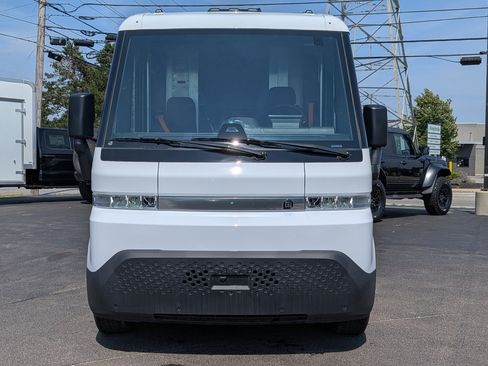 Used 2024 Chevrolet Brightdrop 400 w/ Commercial Equipment Package AWD/4WD image 9