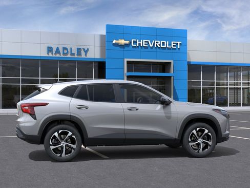 New 2026 Chevrolet Trax RS w/ Driver Confidence Package FWD image 5