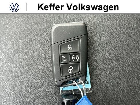 New 2026 Volkswagen Taos SE FWD image 35