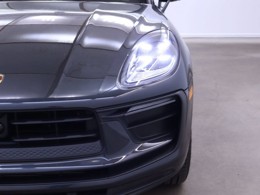 Used 2024 Porsche Macan AWD/4WD image 11