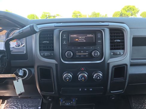 Used 2018 RAM 2500 Tradesman w/ Chrome Appearance Group AWD/4WD image 24