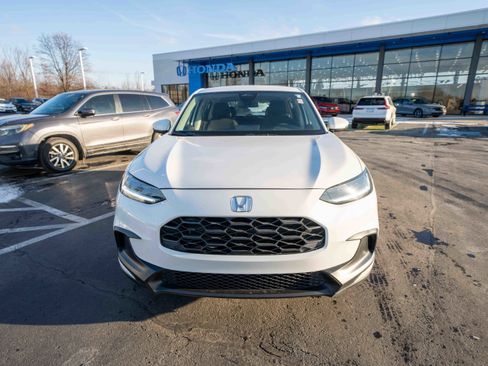 Certified 2024 Honda HR-V LX image 2