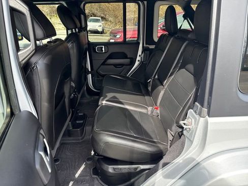 Used 2023 Jeep Wrangler Unlimited Sahara w/ Cold Weather Group image 16