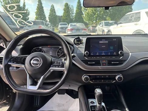 Used 2024 Nissan Altima 2.5 SR FWD image 11