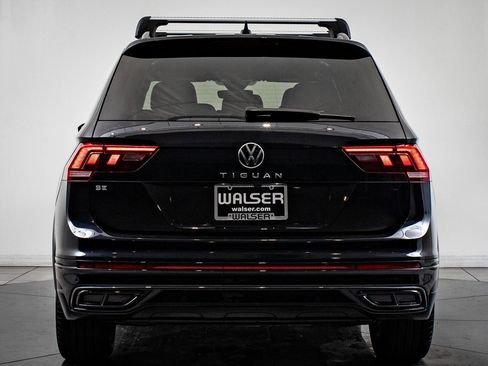 Used 2024 Volkswagen Tiguan SE R-Line image 10