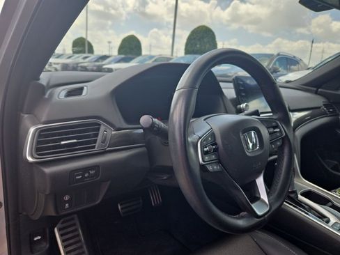 Used 2018 Honda Accord Sport image 9