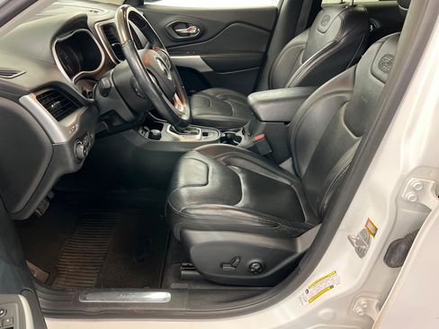 Used 2018 Jeep Cherokee Overland w/ Technology Group image 18