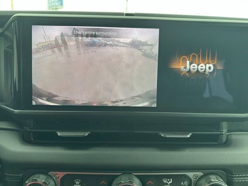 Used 2025 Jeep Wrangler Unlimited Rubicon image 21