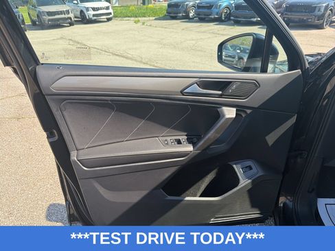 Used 2022 Volkswagen Tiguan SE AWD/4WD image 11