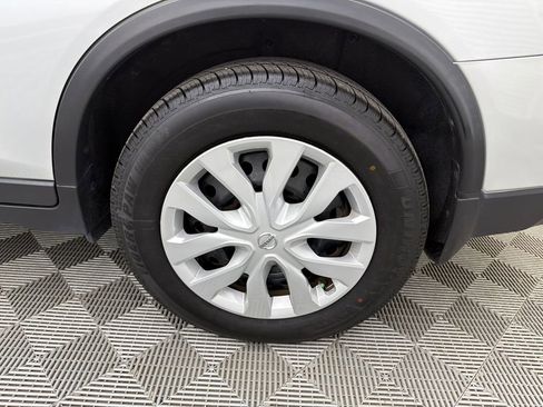 Used 2019 Nissan Rogue S image 20