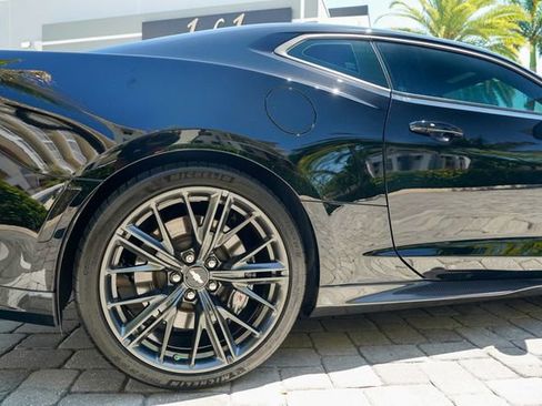 Used 2018 Chevrolet Camaro ZL1 RWD image 28