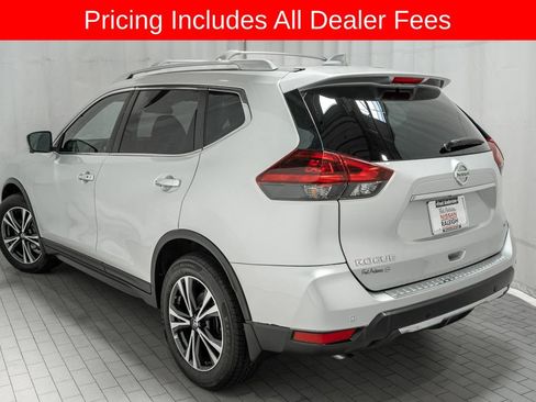 Used 2020 Nissan Rogue SV w/ Premium Package FWD image 3
